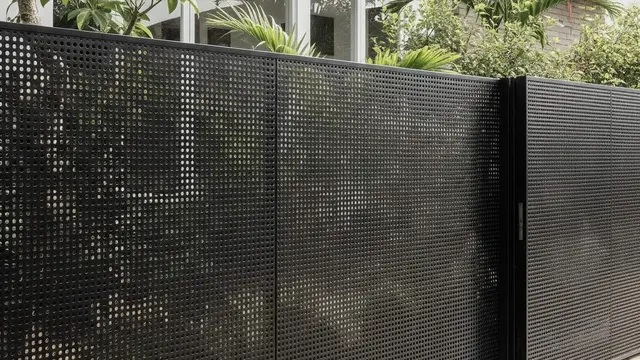 Desain Pagar dari Besi tapi Sulit Dilihat dari Luar