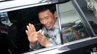 Menko Polhukam Wiranto usai melakukan pertemuan dengan Ketua KPU, Arief Budiman di Gedung KPU, Jakarta, Selasa (6/3). Pertemuan berlangsung sekitar satu jam dan tertutup. (Liputan6.com/Helmi Fithriansyah)