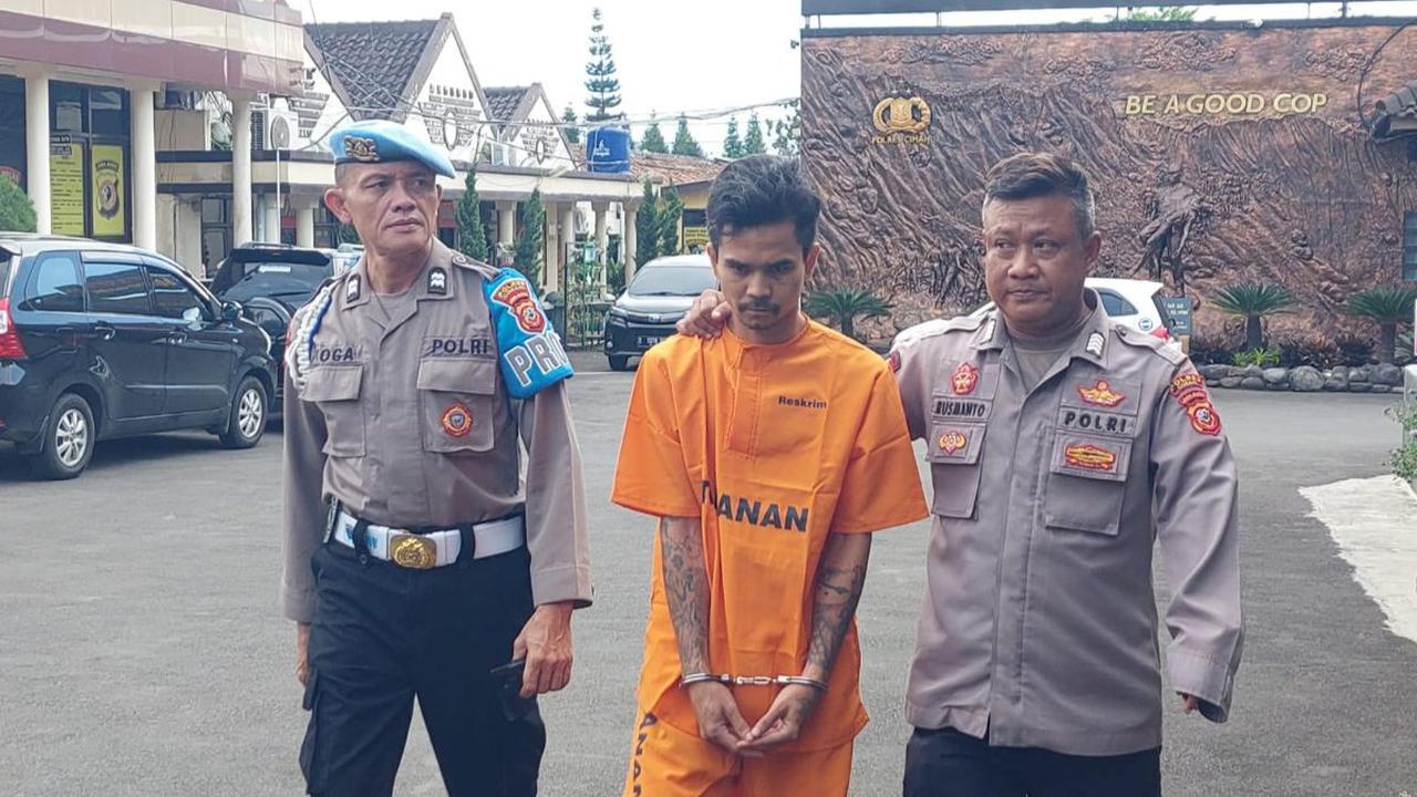 Pria dalam video tersebut diketahui bernama Rivan Egi Suparman (29).<br>
