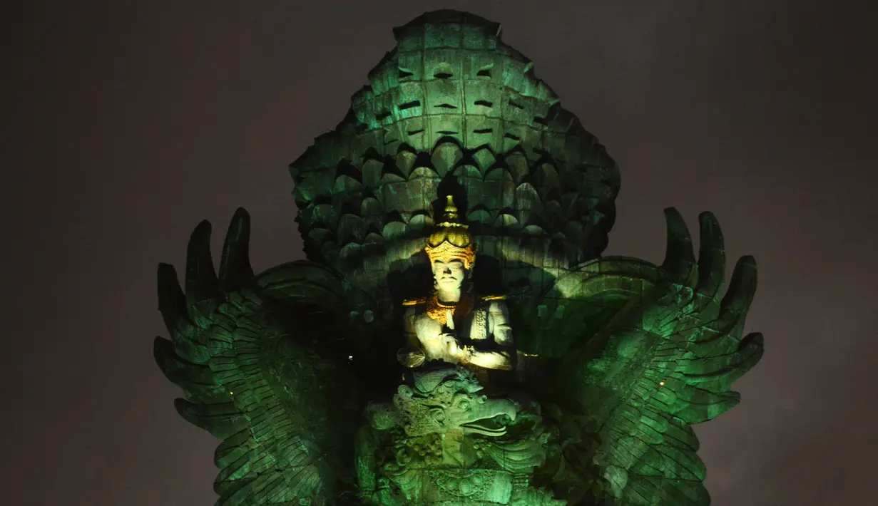 Foto pada 22 September 2018 menunjukkan Patung Garuda Wisnu Kencana saat kegiatan peresmian di Ungasan, Bali. Maha karya seniman patung nasional I Nyoman Nuarta itu rampung dnegan total anggaran sekitar Rp 450 miliar. (AFP/SONNY TUMBELAKA)