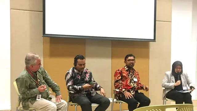 Pembicara dalam acara diskusi panel (dari kiri ke kanan), Paul van Der Aa (Pricewater Cooperhouse), Deputy Komite KADIN Adri Istambul, Kepala Direktorat Pendidikan dan Pelayanan Publik KPK Giri Suprapdiono. (Liputan6.com/Jihan Fairuzzia)