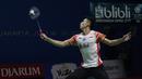 Tunggal putra Indonesia, Jonatan Christie, mengembalikan kok saat melawan Rasmus Gemke pada Blibli Indonesia Open 2019 di Istora Senayan, Jakarta, Selasa (16/7). Jojo menang 21-17 24-22. (Bola.com/Vitalis Yogi Trisna)