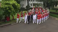 Kirab budaya yang digelar sebelum pelantikan Gubernur dan Wagub DIY di Istana Negara, Jakarta, Selasa (10/10/2017). (Liputan6.com/Lizsa Egeham)