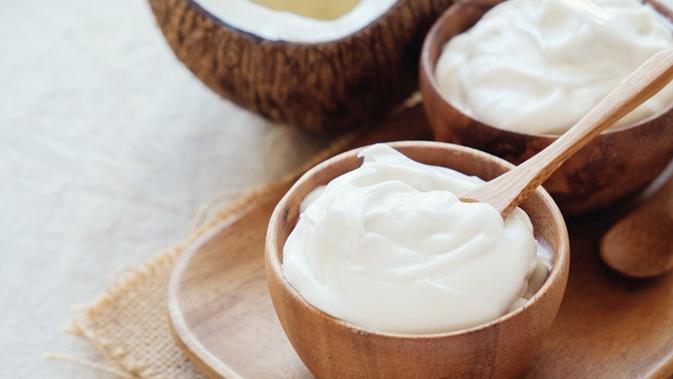 Cara Mencerahkan Wajah Kusam dengan yoghurt (sumber: istockphoto)