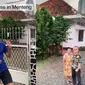 Dubes Belanda untuk Indonesia mengunjungi salah satu rumah lama di Menteng yang tidak berubah. (Dok: Instagram Lambert Grijns)