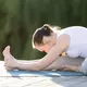 Yuk, simak tips latihan gentle yoga flow selama 20 menit dibawah ini! [Dok/freepik.com/yanalya]