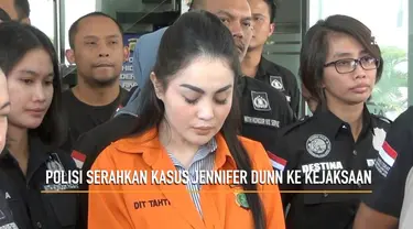 Kasus penyalahgunaan narkotika jennifer dunn dinyatakan lengkap. Polisi menyerahkan Jennifer pada kejaksaan.