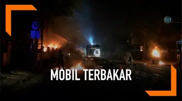 Sejumlah kericuhan pecah usai polisi berupaya bubarkan paksa aksi protes massa di depan gedung Bawaslu Selasa (21/5) malam. Salah satunya pembakaran beberapa mobil di sekitar asrama Brimob di kawasan Petamburan, Jakarta Barat.