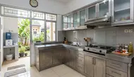 7 Material Kitchen Set yang Mudah Dibersihkan, Tak Capek saat Bersih-Bersih Setelah Masak