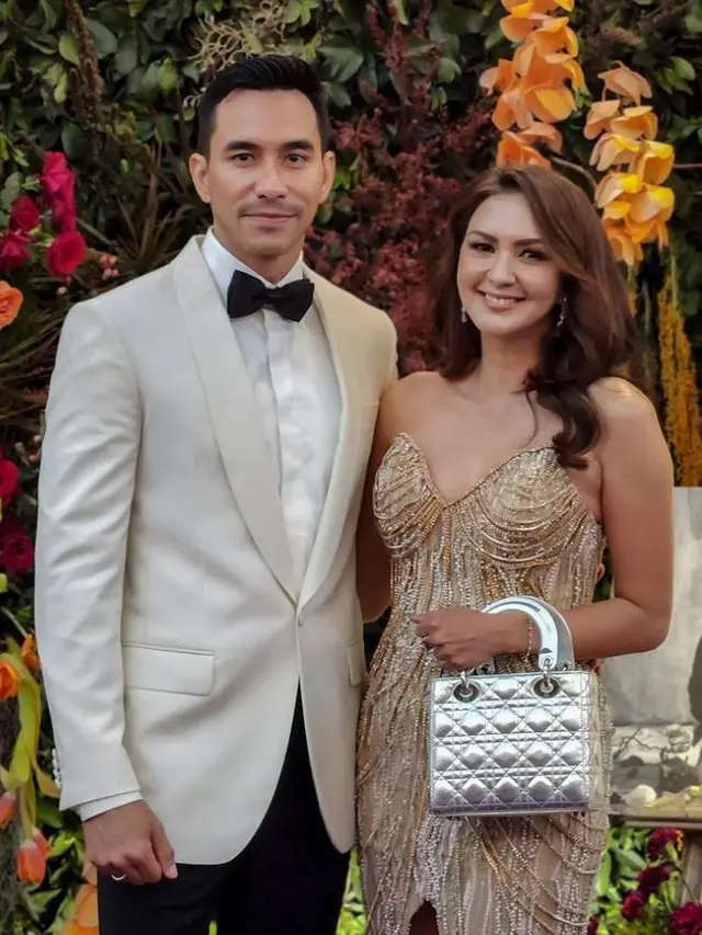 Potret Donna bersama Darius saat menghadiri acara pernikahan (Sumber: Instagram/@darius_sinathrya @dagnesia)