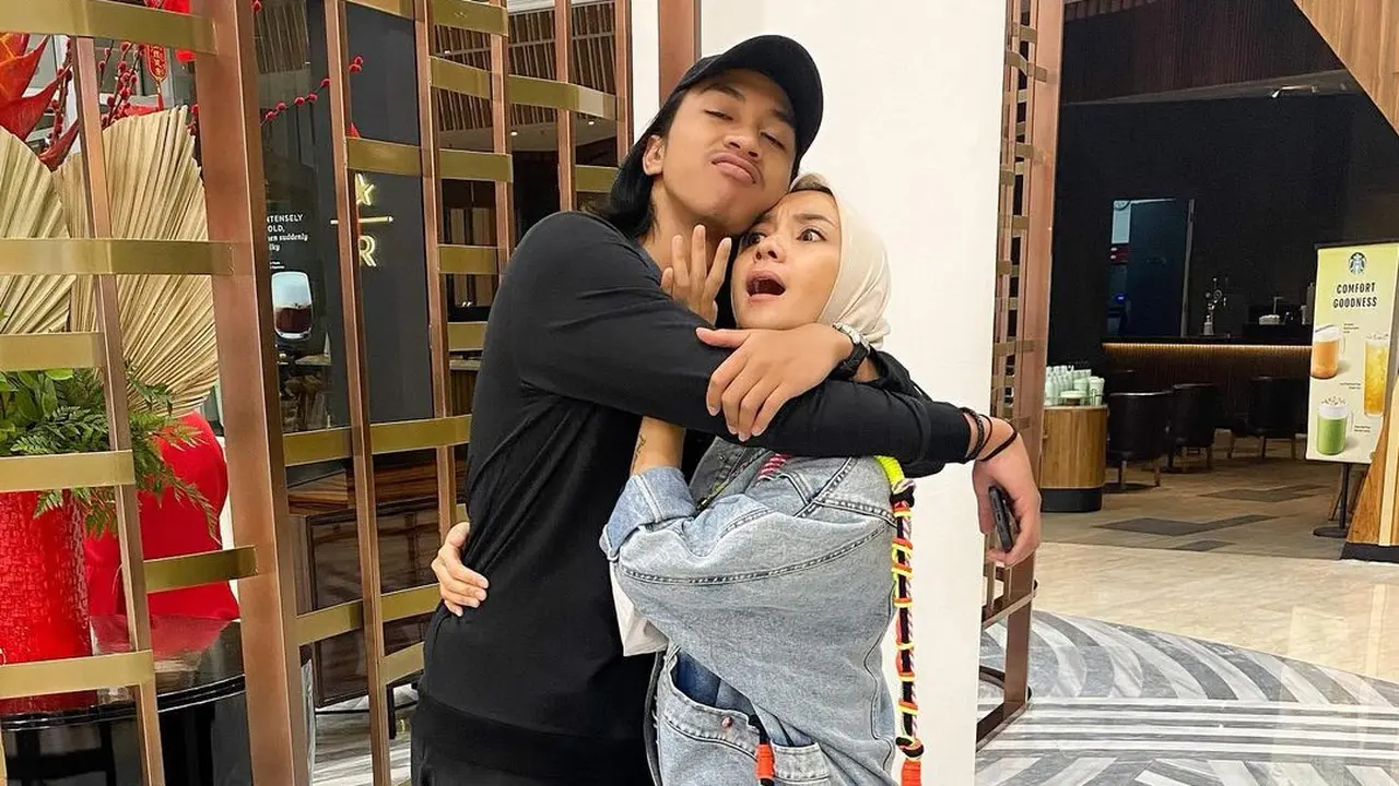 [Fimela] Enno Lerian dan Bumi Pradipa Pria Untara