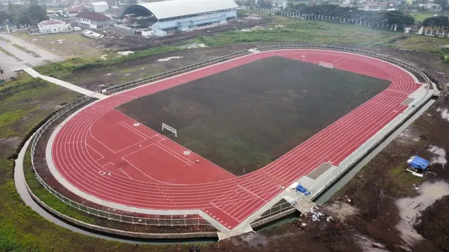 Pemerintah Daerah (Pemda) Garut, Jawa Barat menunggu keseriusan manajemen Persib Bandung, menggunakan Stadion RAA Adiwijaya Garut, mengarungi Liga 1 Indonesia. (Liputan6.com/Jayadi Supriadin)