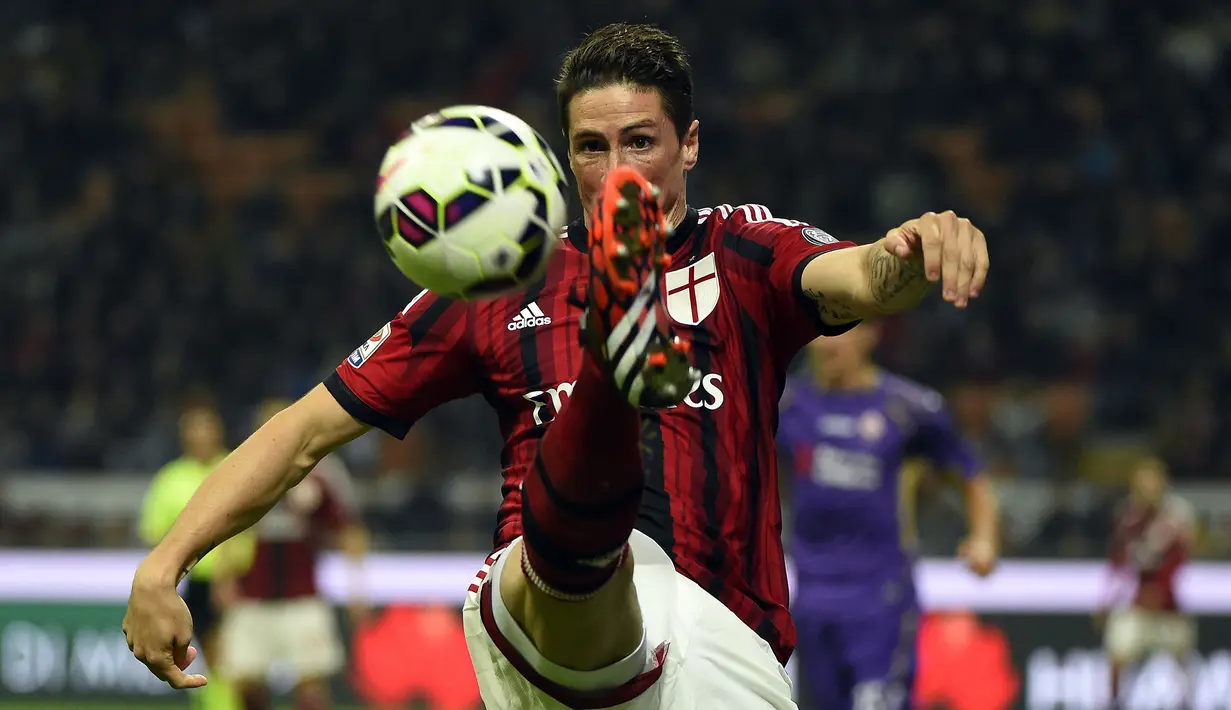Fernando Torres. Penyerang Spanyol ini bermain untuk Chelsea selama 3,5 musim mulai 2010/2011. Ia mencetak 45 gol dalam 172 laga. Awal 2014/2015 ia dipinjamkan ke AC Milan dan tampil dalam 10 laga dengan torehan 1 gol. Ia tak pernah tampil setelah dipermanenkan pada 2015. (Foto: AFP/Olivier Morin)