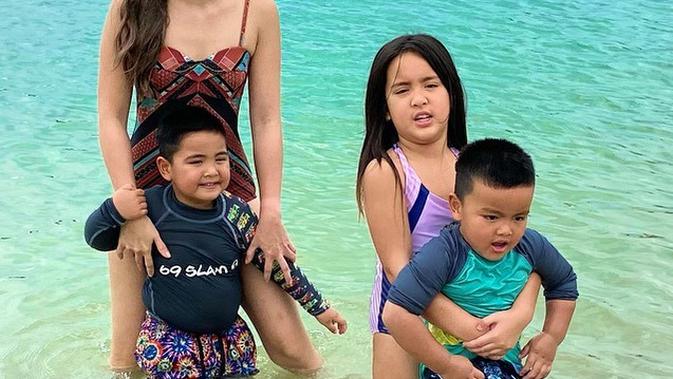 Nia Ramadhani Main Air di Singapura dan Bali (sumber: instagram/ramadhaniabakrie)