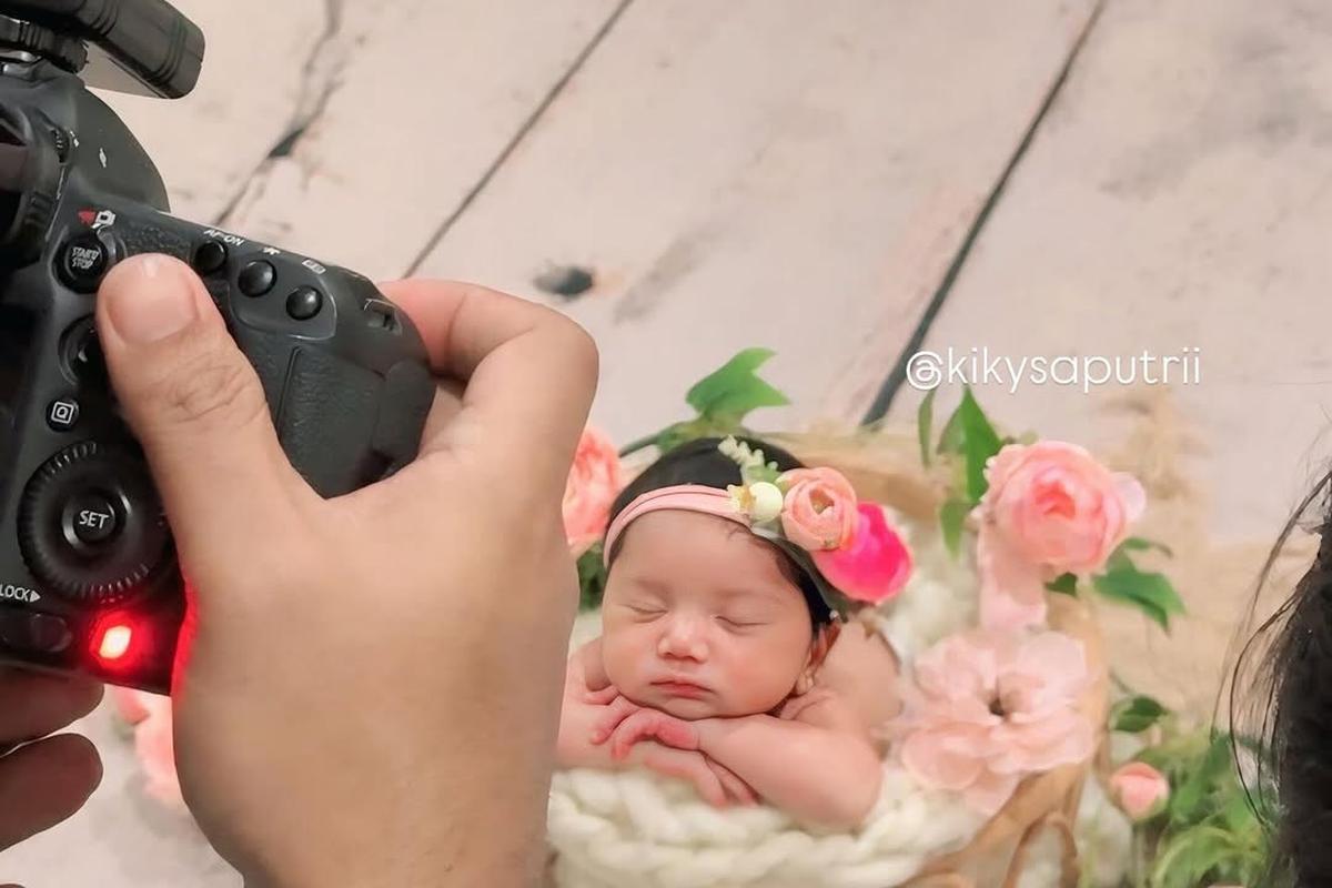 Potret Newborn Baby Kayya Anak Kiky Saputri, Dipuji Terlihat Cantik Sejak Bayi dan Bikin Gemas Netizen