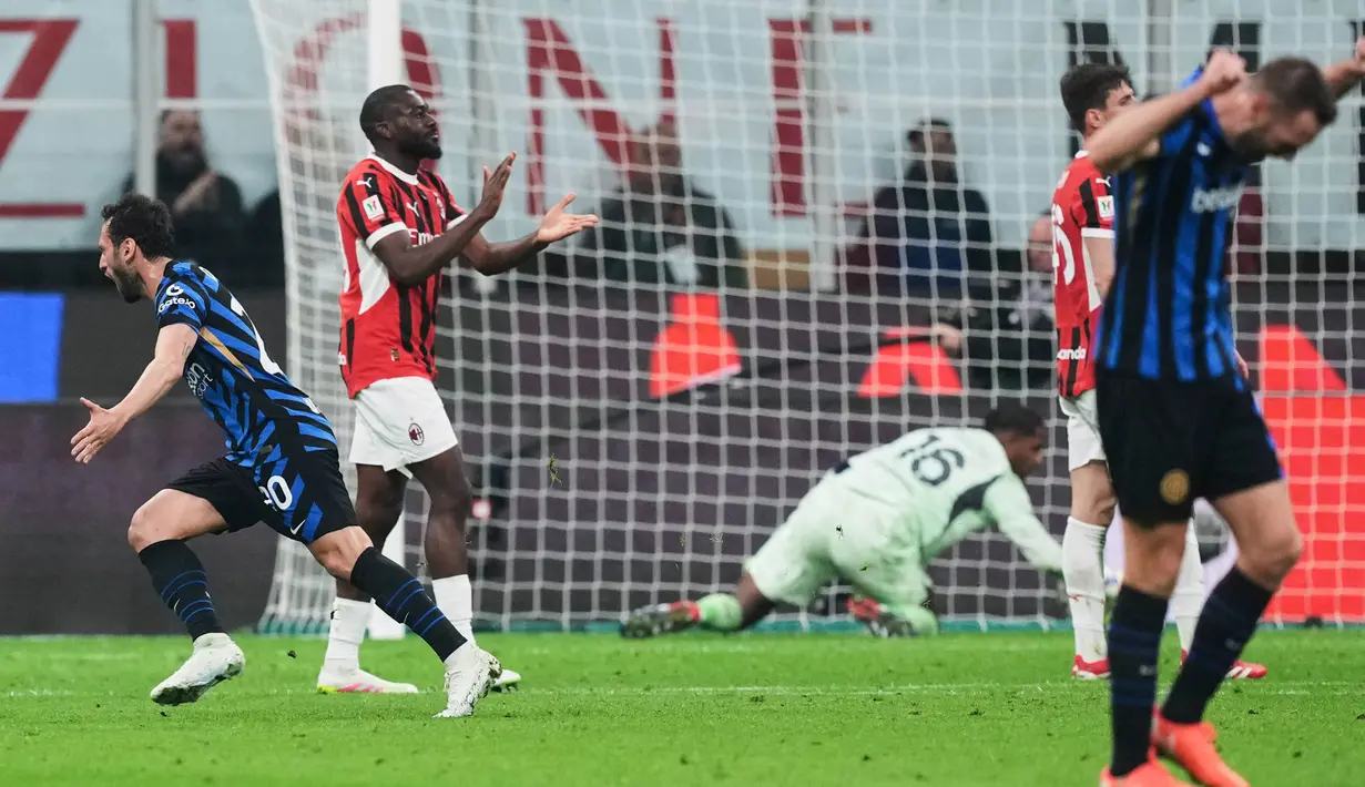 Kedua tim menciptakan sejumlah peluang. Sayangnya pada akhirnya laga ini berakhir imbang 1-1 saja. (AP Photo/Antonio Calanni)