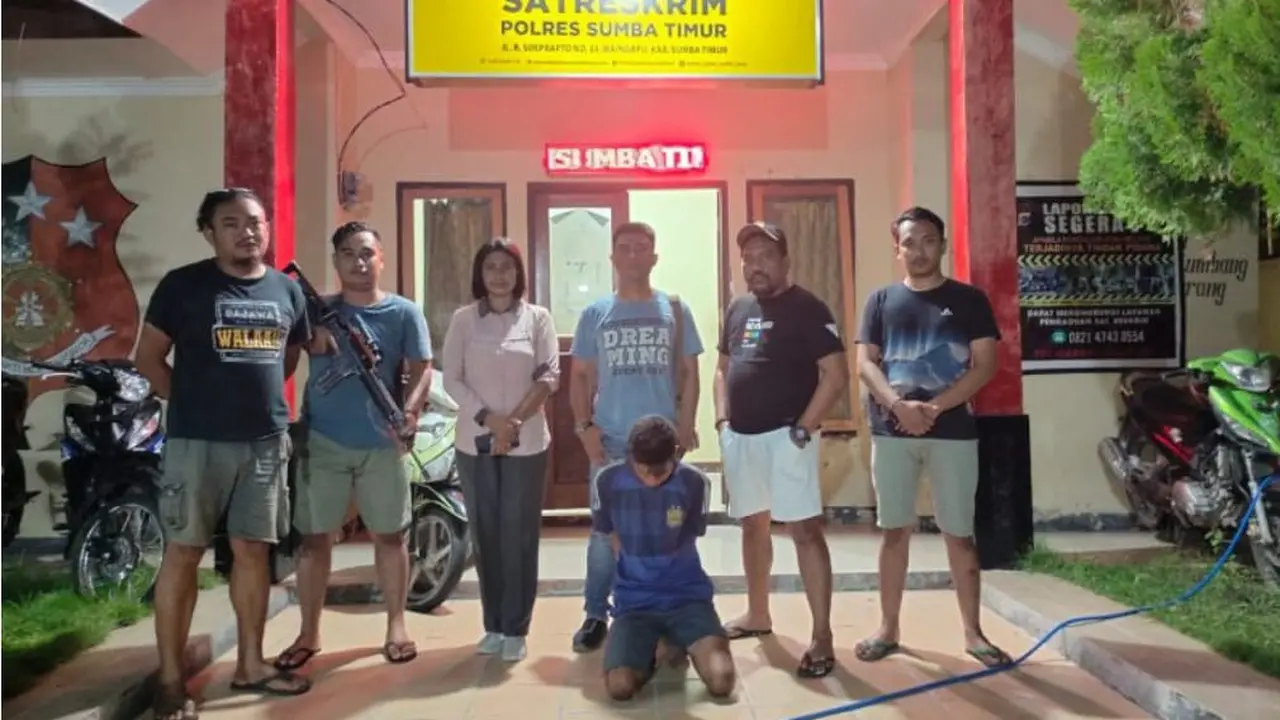 Dominggus Lede, pelaku pencabulan anak bawah umur saat diamankan aparat Polres Sumba Timur, NTT (Liputan6.com/Ola Keda)