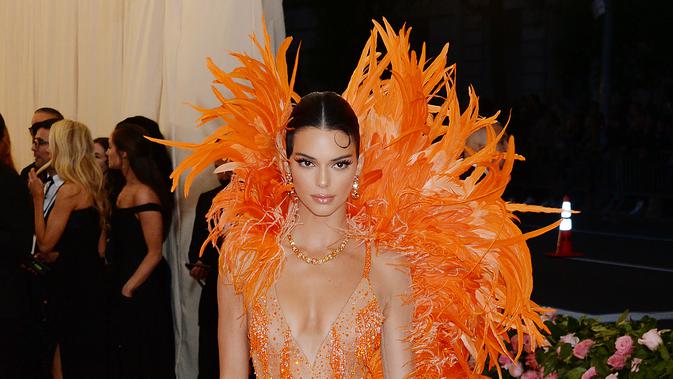 Kendall dan Kylie Jenner Jelma Jadi Saudari Tiri 