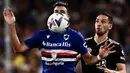 Pemain depan Sampdoria Mehdi Leris (kiri) berebut bola dengan bek Juventus Mattia De Sciglio dalam lanjutan pekan ke-2 Liga Italia 2022/2023 di Stadion Luigi Ferraris, Selasa (23/8/2022) dini hari WIB. Juventus hanya bermain 0-0 saat berlaga di kandang Sampdoria. (Photo by MARCO BERTORELLO / AFP)