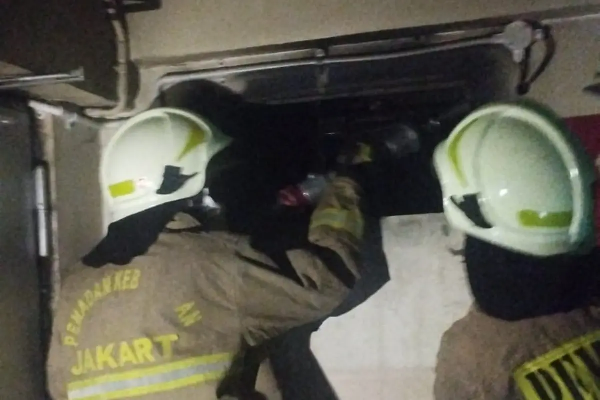 Kebakaran terjadi di Rooftop Blok M Square, Jalan Melawai, Kelurahan Melawai, Kecamatan Kebayoran Baru, Jakarta Selatan, Senin (18/12/2023).