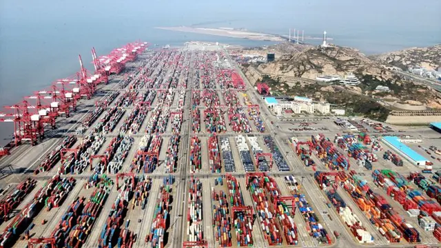 Pelabuhan terbesar di dunia - Port of Shanghai 2