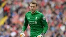 1. Simon Mignolet (Kiper) - Pria asal Belgia ini terkenal sering melakukan blunder. Meski jago dalam mematahkan tendangan penalti, namun sayang ia sudah terlanjur dicap sebagai seorang ‘pelawak’ di bawah mistar gawang Liverpool. (AFP/Paul Ellis)
