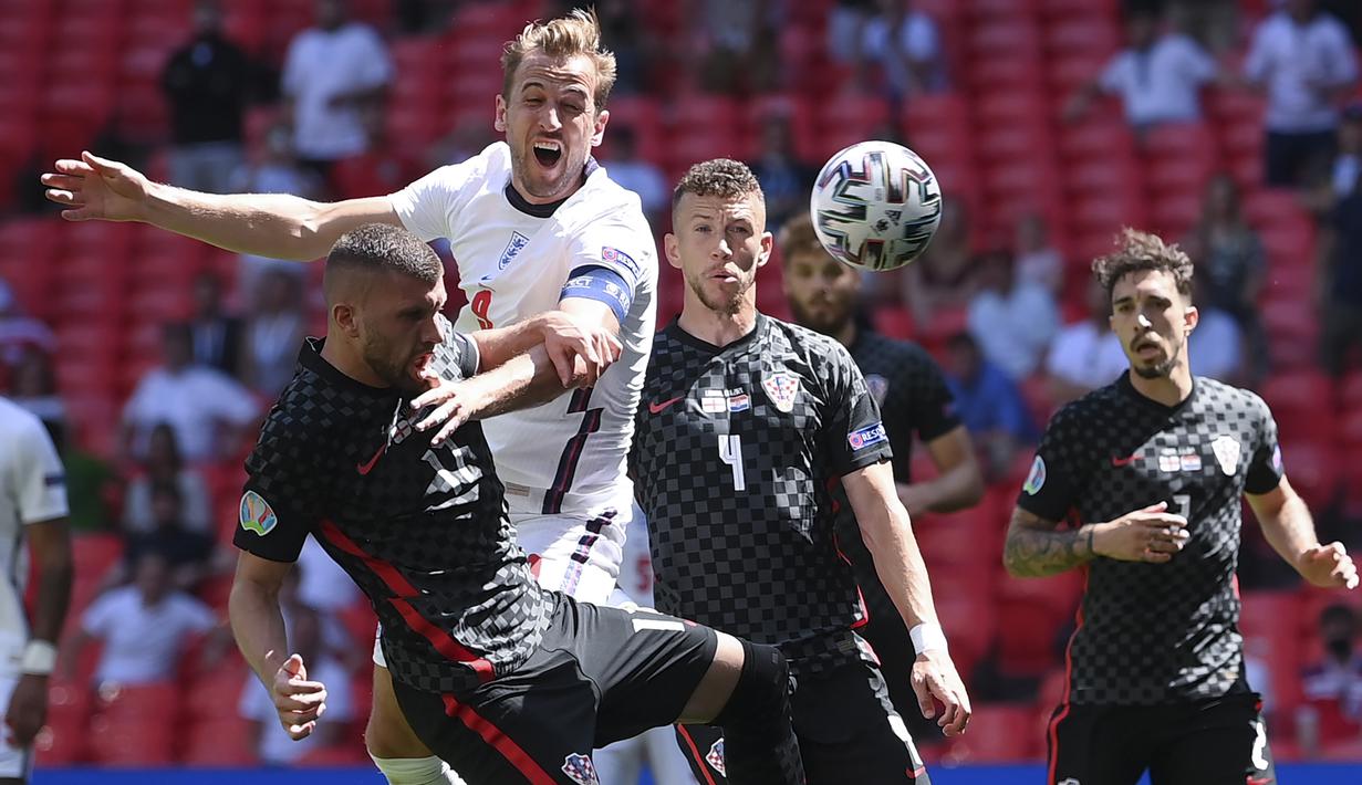 Harry Kane. Striker Timnas Inggris ini sudah mengemas 34 gol dalam 55 caps untuk Three Lions. Namun belum satu gol pun dicetaknya dalam 5 laga di ajang Euro yang diikutinya, yaitu Euro 2016 dan Euro 2020 ini. (Foto: AP/Pool/Laurence Griffiths)