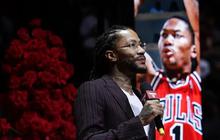 Chicago Bulls Pensiunkan Nomor Punggung 1 Bentuk Penghormatan kepada Derrick Rose