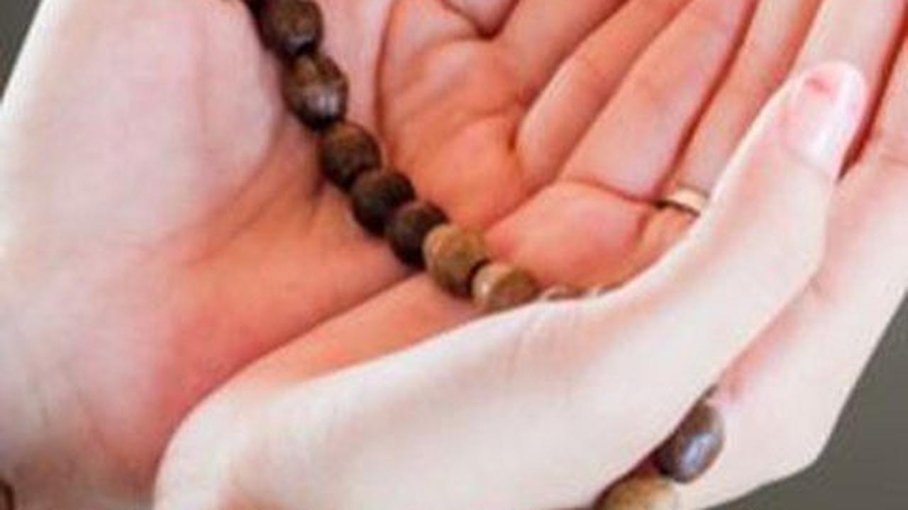 Puasa sunnah juga akan membuat Anda diberikan kemudahan dalam segala urusan, salah satunya yakni dipertemukan dengan jodoh yang tepat.