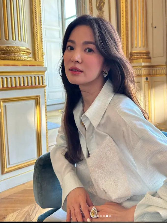 6 Potret Terbaru Song Hye Kyo, Aktris Peraih Daesang di Blue Dragon Series Award 2023