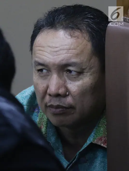 Terdakwa suap proyek Kementerian PUPR tahun 2016, Rudi Erawan saat menjalani sidang lanjutan di Pengadilan Tipikor, Jakarta, Rabu (1/8). Sidang mendengar keterangan saksi ahli meringankan. (Liputan6.com/Helmi Fithriansyah)