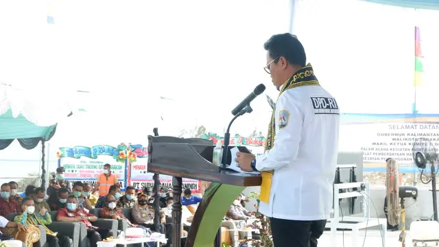 Komite II DPD RI Didaulat Serahkan Bantuan Padat Karya dan Hadiri Peresmian Menara Suar