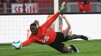 Kiper Rennes, Edouard Mendy, merupakan rekomendasi dari Petr Cech dan dianggap bisa membuat Chelsea semakin tangguh musim ini. (AFP/Jean-Francois Monier)