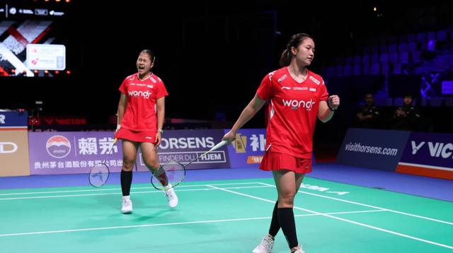 Rachel Allessya Rose/Febi Setianingrum tampil sebagai ganda putri Indonesia kedua saat menghadapi Denmark pada perempat final Piala Uber 2026 di Forum Horsens, Denmark, Kamis (30/4) malam. (foto: PBSI)