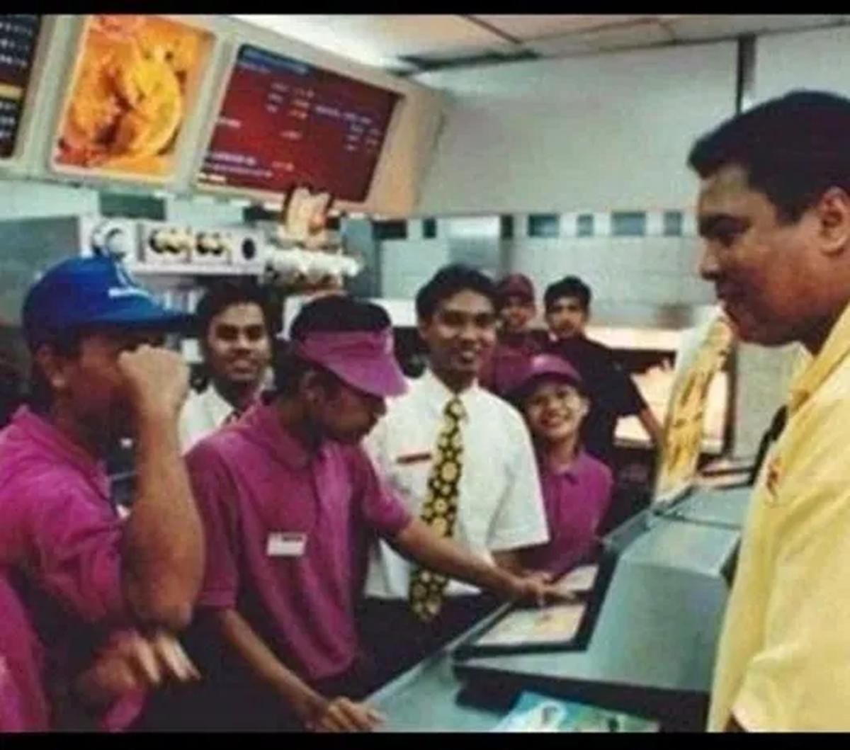 Berdasarkan laman resmi Rekso Nasional Food, perusahaan tersebut didirikan oleh Soegiharto Sosrodjojo pada tahun 1950. Soegiharto Sosrodjojo merupakan anak Sosrodjojo sebagai pendiri pabrik minuman Teh Botol Sosro.&nbsp;