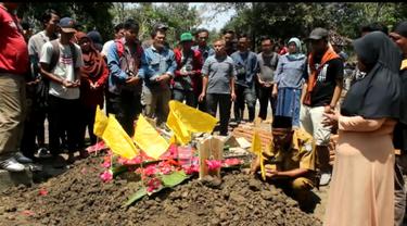 Cium Tangan Haringga Sirila Kepada Ibunda Sebelum Meninggal