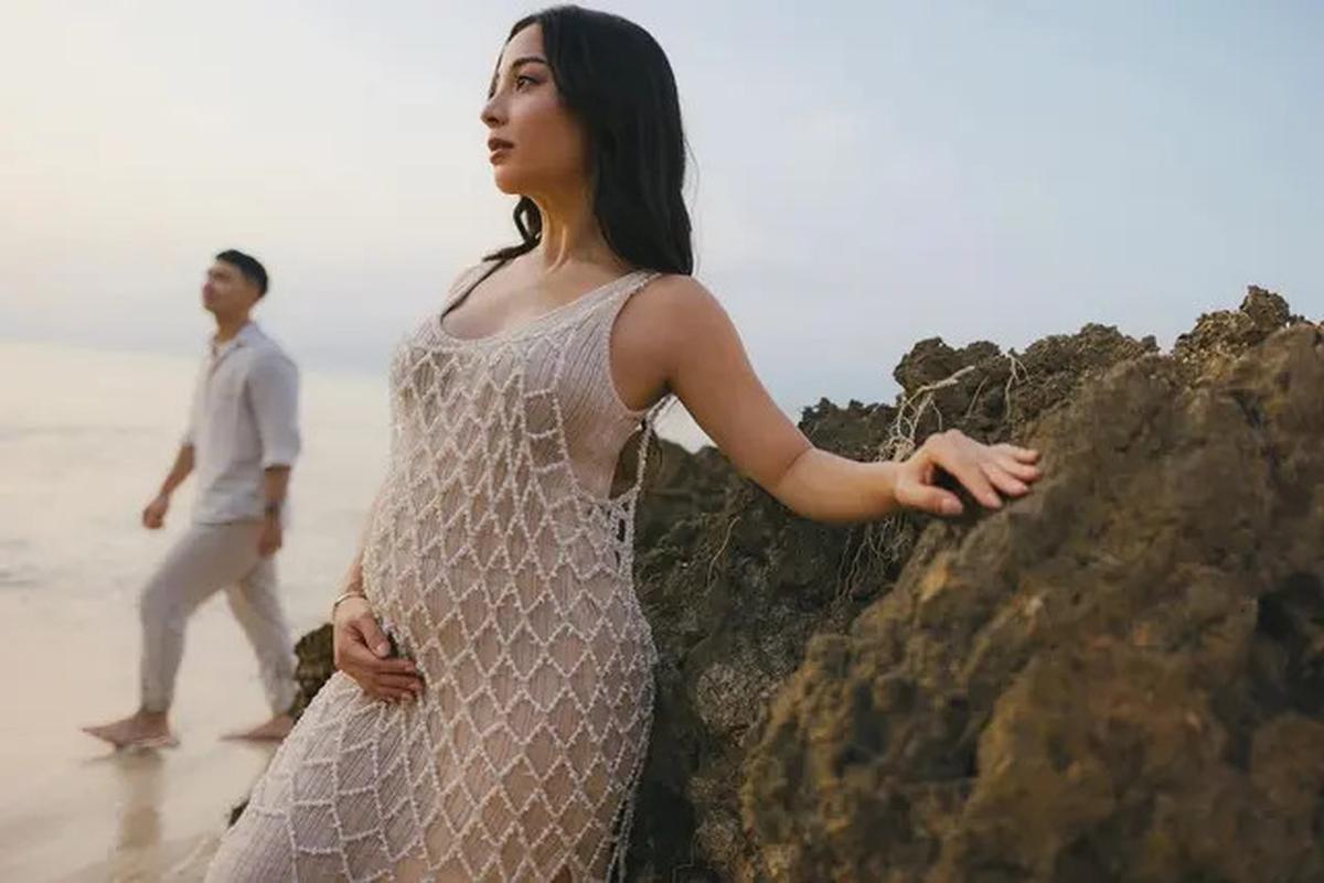 4 Gaya Nikita Willy saat Mengandung Anak Kedua, Tetap Terlihat Menawan