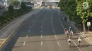 Pengendara sepeda melintas di Jalan MH Thamrin, Jakarta, Rabu (5/6/2019). Banyaknya warga Ibu Kota yang mudik ke kampung halaman untuk merayakan Hari Raya Idul Fitri membuat jalan protokol terpantau lengang. (Liputan6.com/Immanuel Antonius)