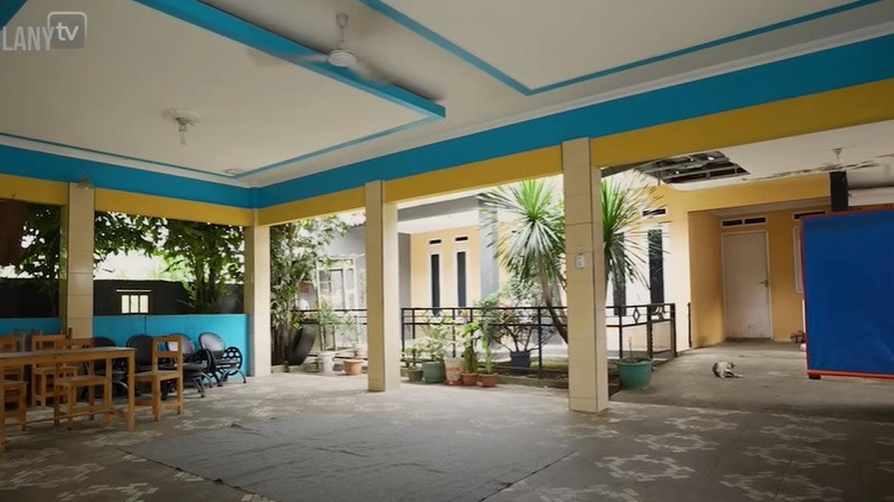 8 Potret Rumah Haji Bolot di Parung, Berkonsep ala Betawi - Punya Halaman Luas Seperti Aula
