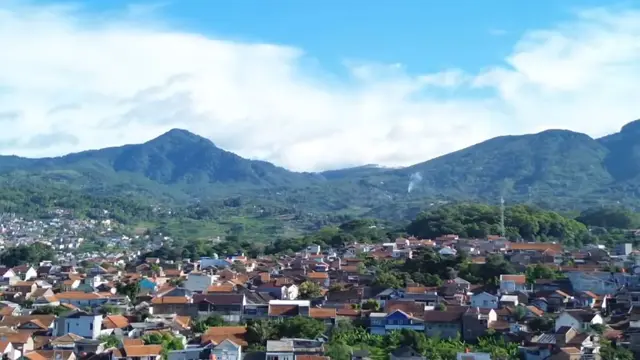 Gunung Geulis Manggahang bagian dari Bukit Barisan Baleendah