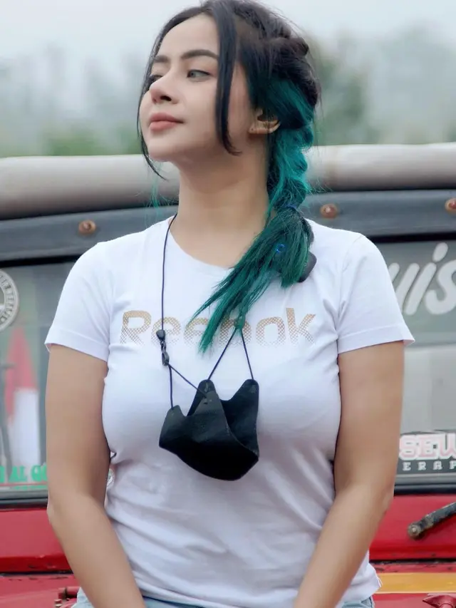 Resha Finoza (https://www.instagram.com/p/CYyq9pQvq8j/)