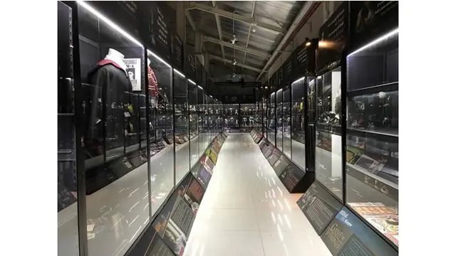 Saat masuk museum, pengunjung akan disuguhi kotak-kotak kaca berisi diorama.