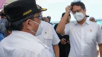 Menteri Kesehatan RI Budi Gunadi Sadikin meninjau vaksinasi COVID-19 bagi warga Pulau Tidung di atas Kapal Ocean Combat #001 pada Kamis, 23 September 2021. (Dok Kementerian Kesehatan RI)