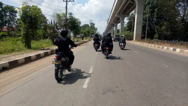 Begal Bersenjata Tajam Teror Para Pengendara Sepeda Motor di Palembang
