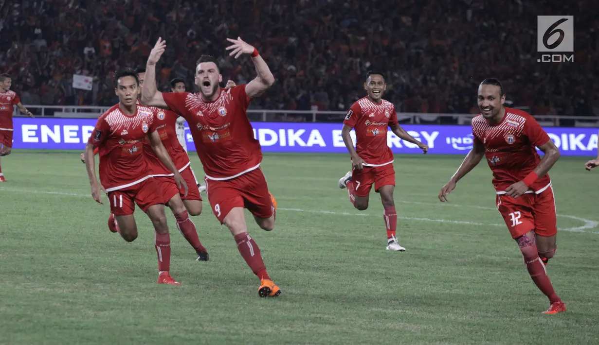 Striker Persija Jakarta, Marko Simic berselebrasi setelah membobol ke gawang Bali United pada final Piala Presiden di Stadion Utama GBK, Senayan, Jakarta, Sabtu (17/2). Persija Jakarta sementara unggul 2-0 atas Bali United. (Liputan6.com/Arya Manggala)