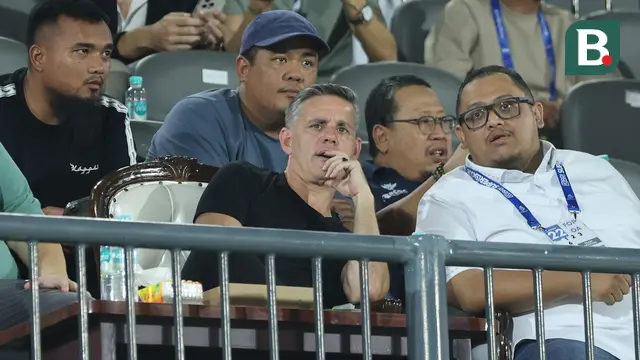 Foto: Rajinnya John Herdman Pantau Pemain di BRI Super League