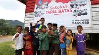 Perjuangan Suraidah, Membangun Optimisme di Sekolah Tapal Batas