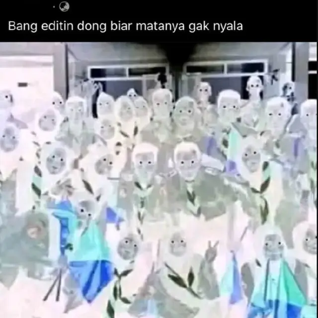 Minta Fotonya Diedit Agar Matanya Tidak Nyala, 6 Hasilnya Bikin Ngakak