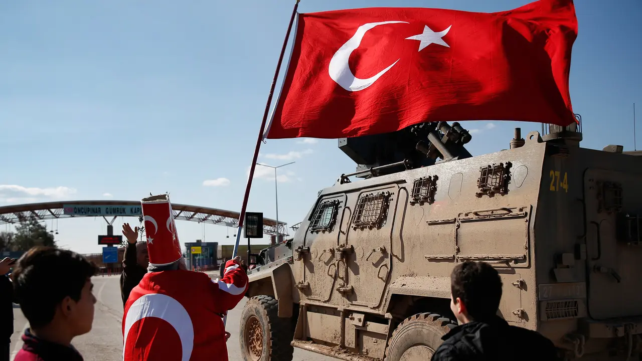 Dukungan Warga Turki untuk Tentaranya yang Perangi Kurdi di Suriah