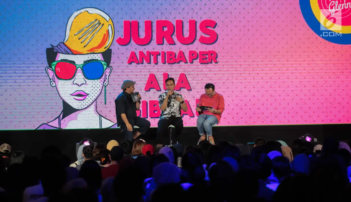Putra Presiden Joko Widodo atau Jokowi, Gibran Rakabuming Raka (tengah) saat menjadi nara sumber dalam acara Playfest 2019 di Parkir Selatan Gelora Bung Karno, Jakarta, Minggu (25/8/2019). Playfest 2019 menghadirkan pelaku seni dari berbagai sektor. (Liputan6.com/Faizal Fanani)